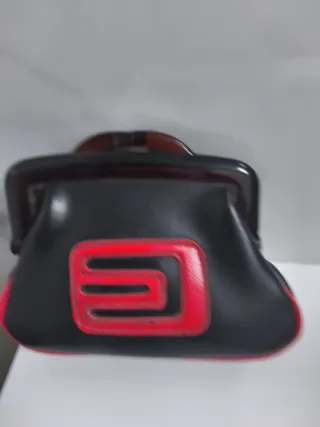 Monedero vintage negro y rojo