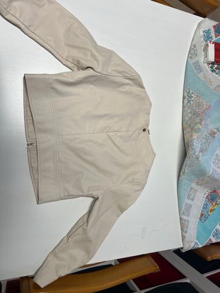 Giacca corta primaverile beige