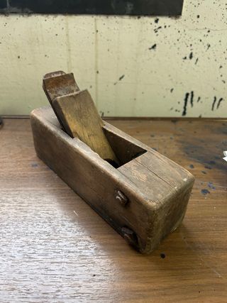Cepillo de carpintero antiguo