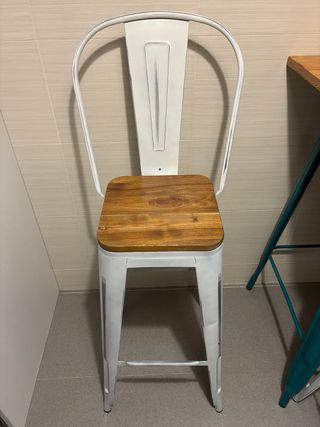 Conjunto de mesa alta 60X60 y 2 taburetes