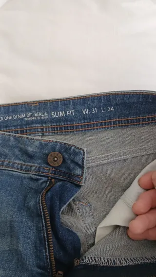 Pantalones vaqueros desgastados