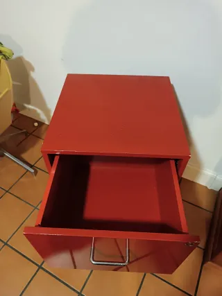 Cajonera roja alto brillo con ruedas