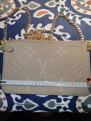 Pochette Louis Vuitton color topo piel empreinte