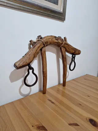 Yugo antiguo de madera