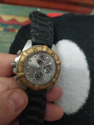 Reloj Festina Cronógrafo Dorado y Negro