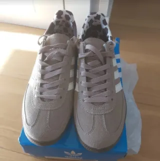 Zapatillas Spezial Beige