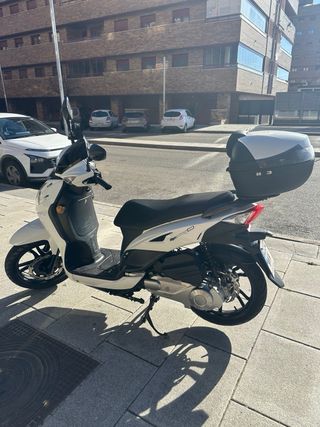 Moto Sym 125 Blanca