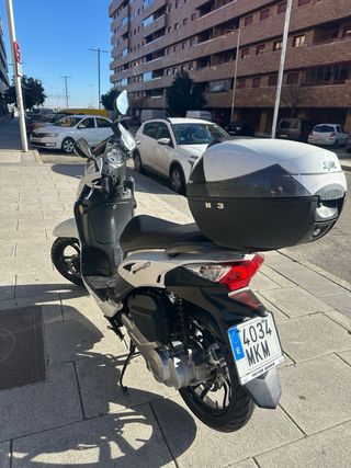 Moto Sym 125 Blanca