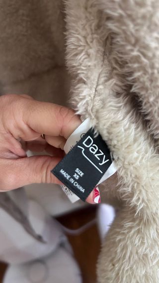 Abrigo largo beige con capucha