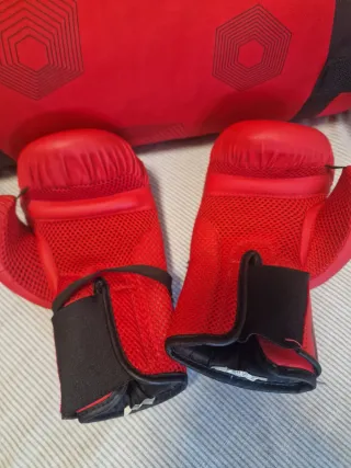 Saco y guantes de boxeo Outshock. Niños.