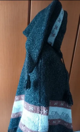 Poncho peruviano con cappuccio