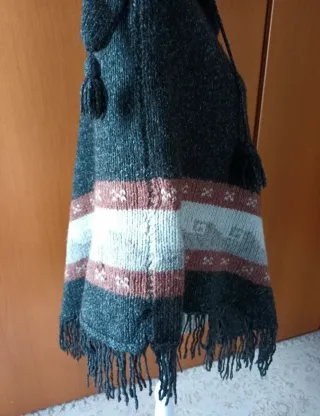 Poncho peruviano con cappuccio
