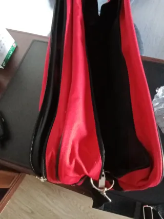 Maletín de lona rojo