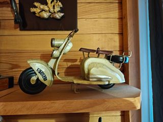 Figura decorativa metallica Vespa classica