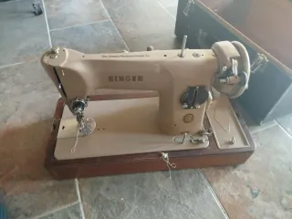 Máquina de coser Singer antigua