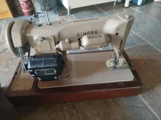 Máquina de coser Singer antigua