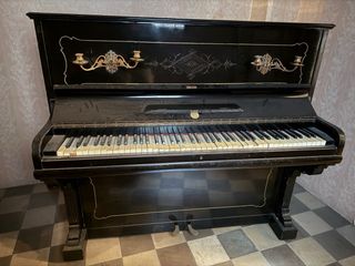 Piano antiguo Alsado & Moreu Barcelona