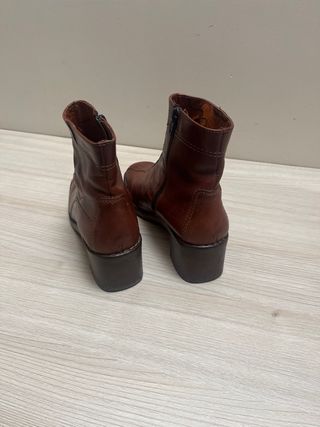 Botines de piel marrones