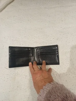 Cartera de piel negra nueva