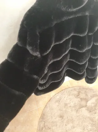 Abrigo de pelo negro mujer