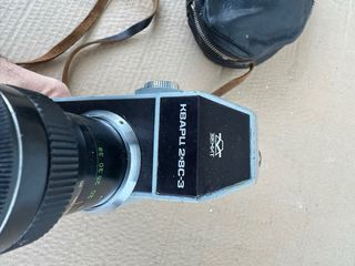 Cámara de vídeo vintage con funda