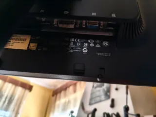 Monitor HP Gris y Negro