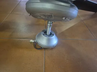 Ventilador de techo gris metálico