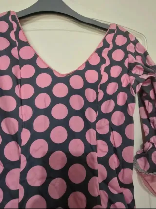 Traje de flamenca lunares rosa y gris