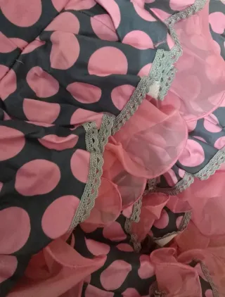 Traje de flamenca lunares rosa y gris