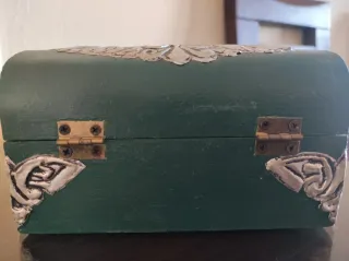 Baúl de madera decorado