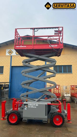 PLATAFORMA ELEVADORA DIÉSEL SKYJACK 12 METROS