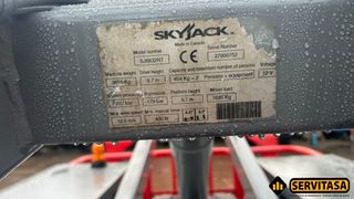 PLATAFORMA ELEVADORA DIÉSEL SKYJACK 12 METROS