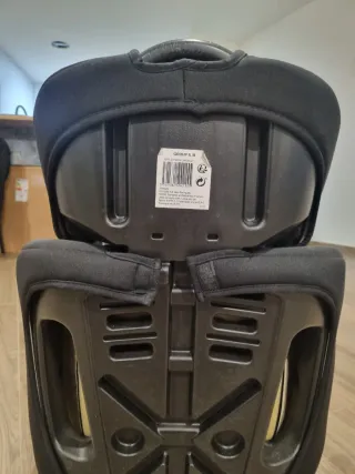 Silla de coche infantil negra