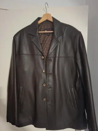 Chaqueta de piel marrón