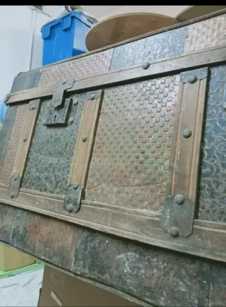 Baúl antiguo madera y metal para restaurar