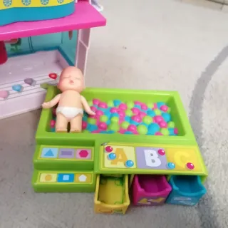 Casa de muñecas Pin y Pon con figuras