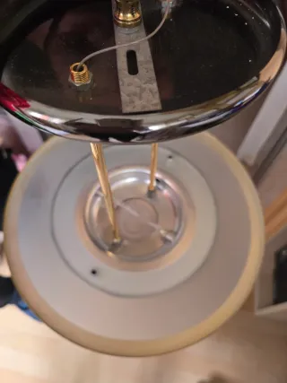 Lámpara colgante dorada con cristal