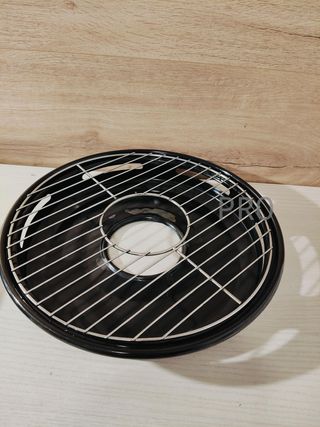 Churrasquera in acciaio smaltato con griglia a gas, ideale per grigliate e barbecue all'aperto