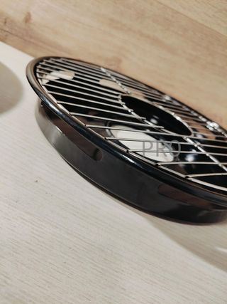 Churrasquera in acciaio smaltato con griglia a gas, ideale per grigliate e barbecue all'aperto