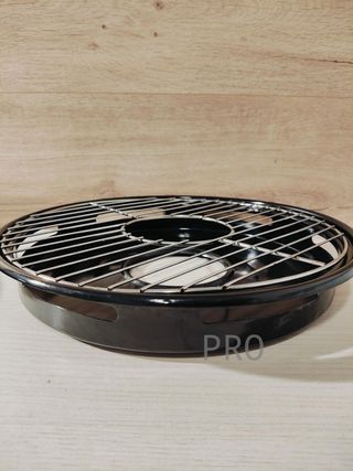 Churrasquera in acciaio smaltato con griglia a gas, ideale per grigliate e barbecue all'aperto