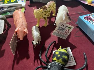 Figuras de animales de plástico