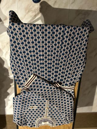 Traje de chaqueta y pantalón gris