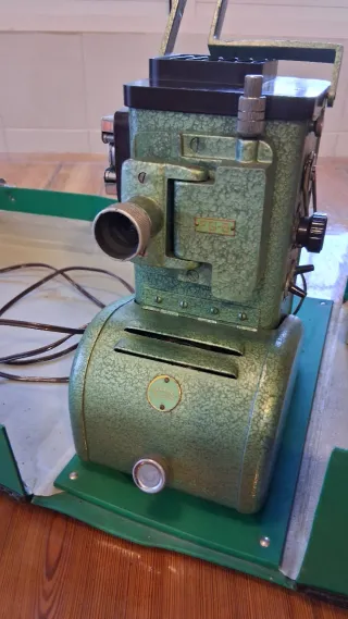 Proyector cine antiguo verde Kavex