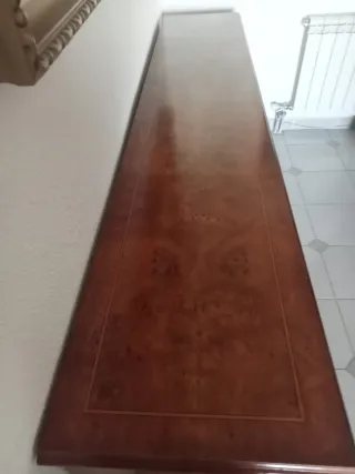 Aparador de madera con puertas y cajones