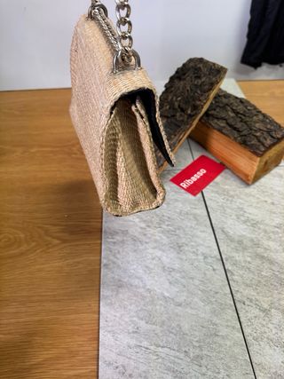 Borsa donna beige con dettagli oro