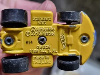 Hot Wheels Mario Kart Yoshi Azul