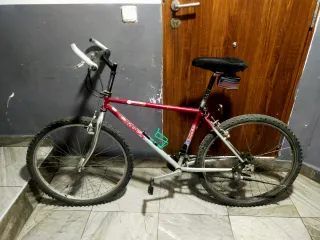 Bicicleta Orbea Roja y Blanca