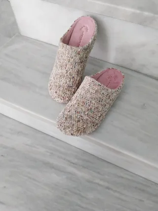 Zapatillas casa mujer beige y rosa