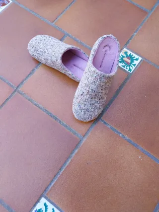 Zapatillas casa mujer beige y rosa