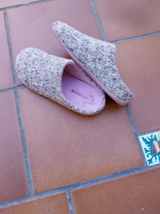 Zapatillas casa mujer beige y rosa